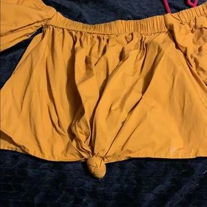 Off the shoulder fluff up sleeves cropped top